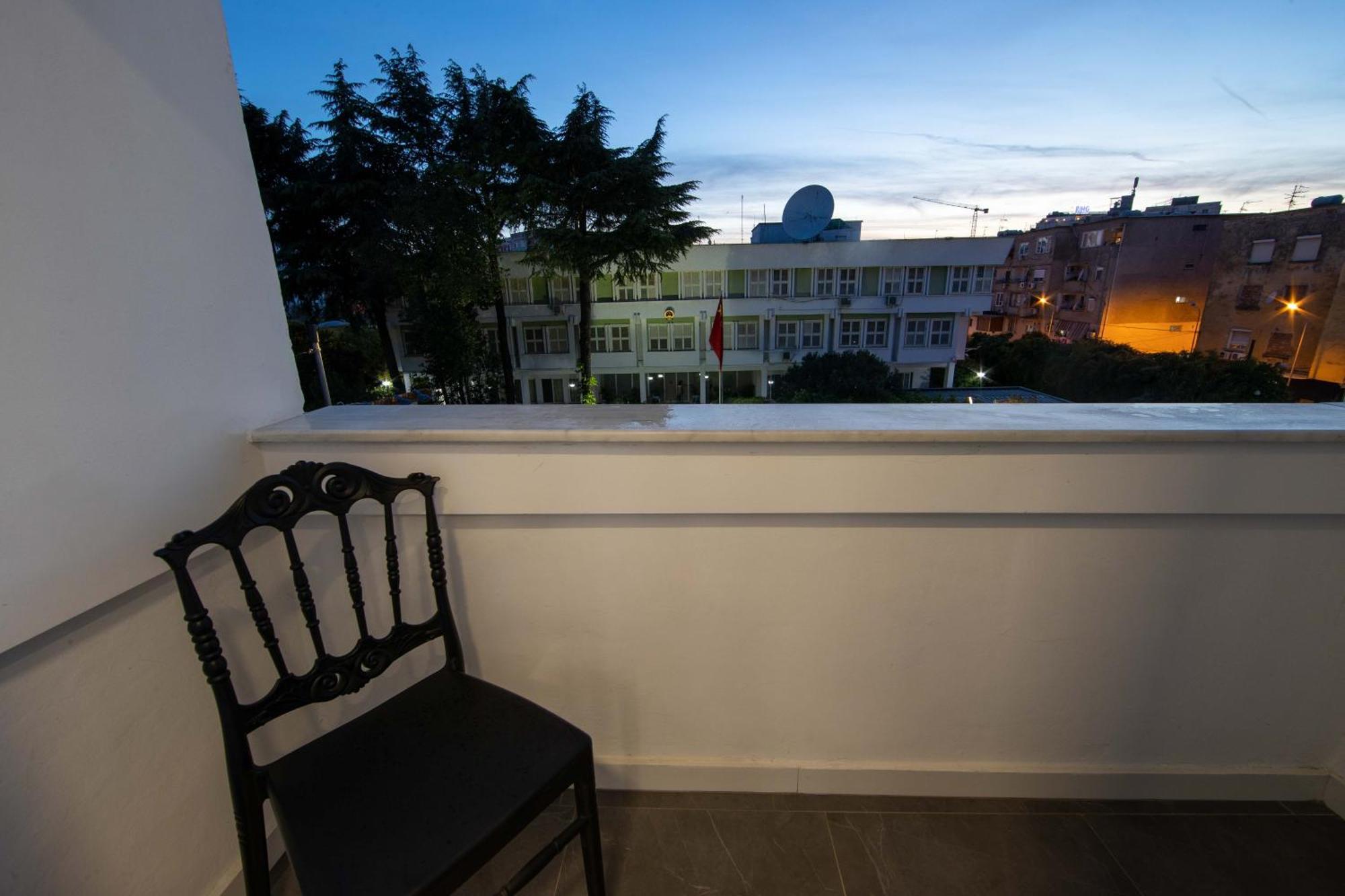 Niki'S Apartments Тирана Екстер'єр фото